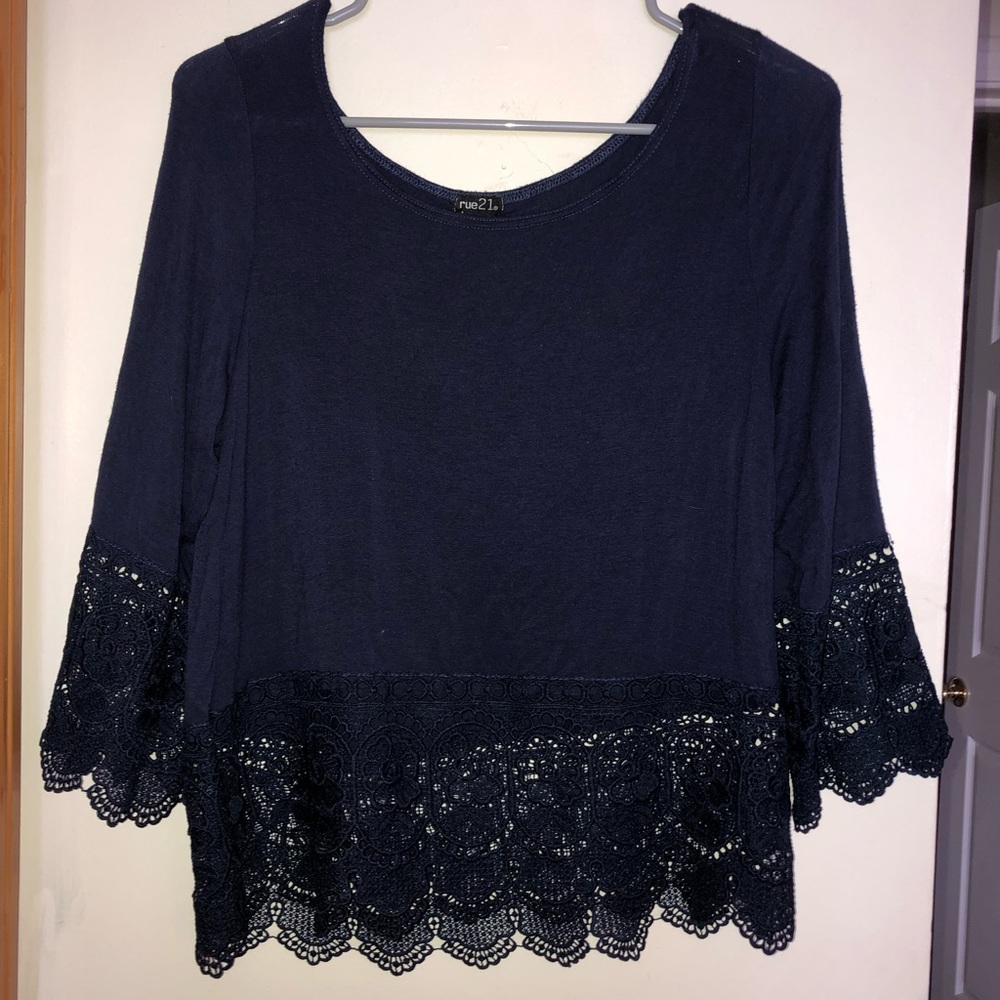 Navy blue women’s size small rue 21 top